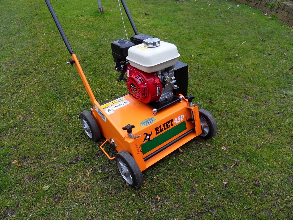 Verticuteren gazon, verticuteermachine eliet