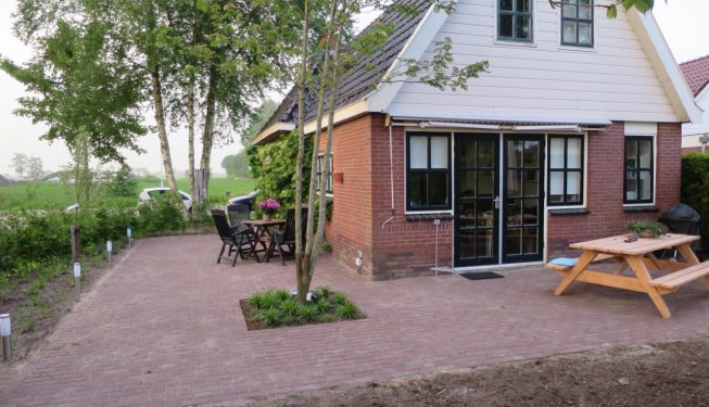 tuin surhuizum, bestrating en beplanting