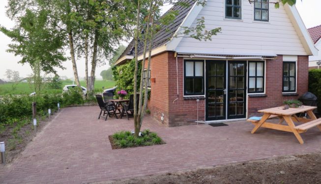 tuin surhuizum, bestrating en beplanting