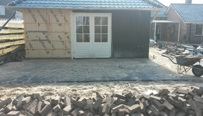 Tuinrenovatie Drogeham, terras, aanbouw garage