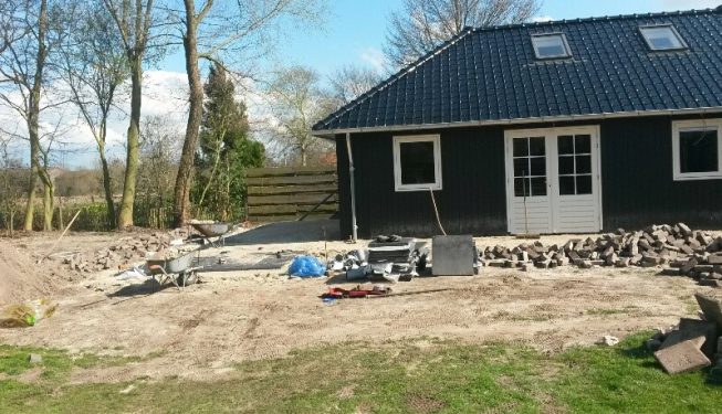 Tuinrenovatie Drogeham, terras, nieuwe schuur