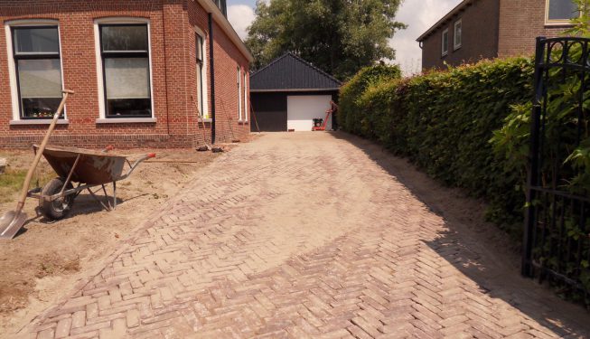 Tuinrenovatie Drogeham, gebakken dikformaat