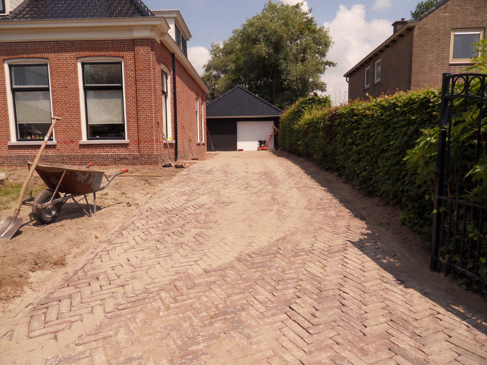 Tuinrenovatie Drogeham, gebakken dikformaat