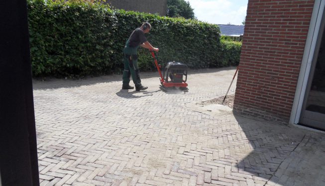 Tuinrenovatie Drogeham, oprit bestraten