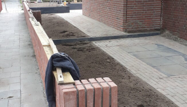 Tuinmuur gemetseld in stijl bestrating Leeuwarden