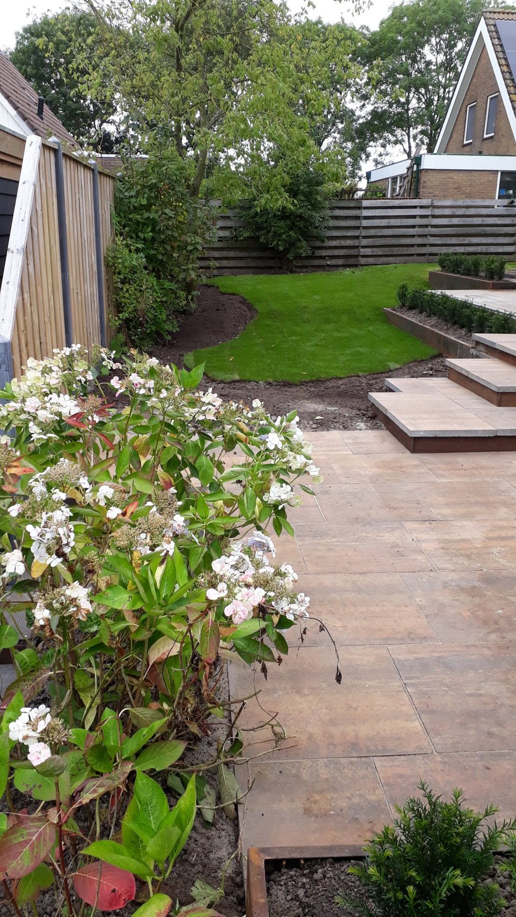 Tuin aanleg Wergea met niveauverschillen
